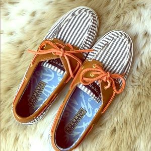 WORN ONCE/ SPERRY TOP-SIDER LACE UP SHOES
